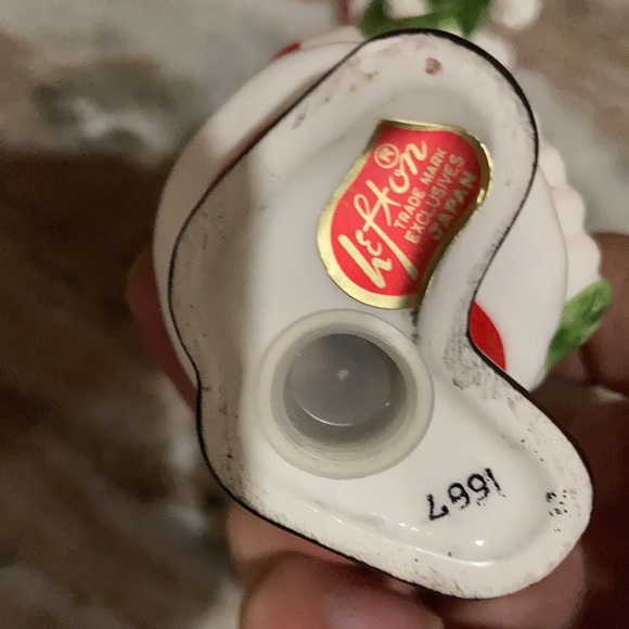 Lefton vintage Christmas salt/pepper - Picture 4 of 4